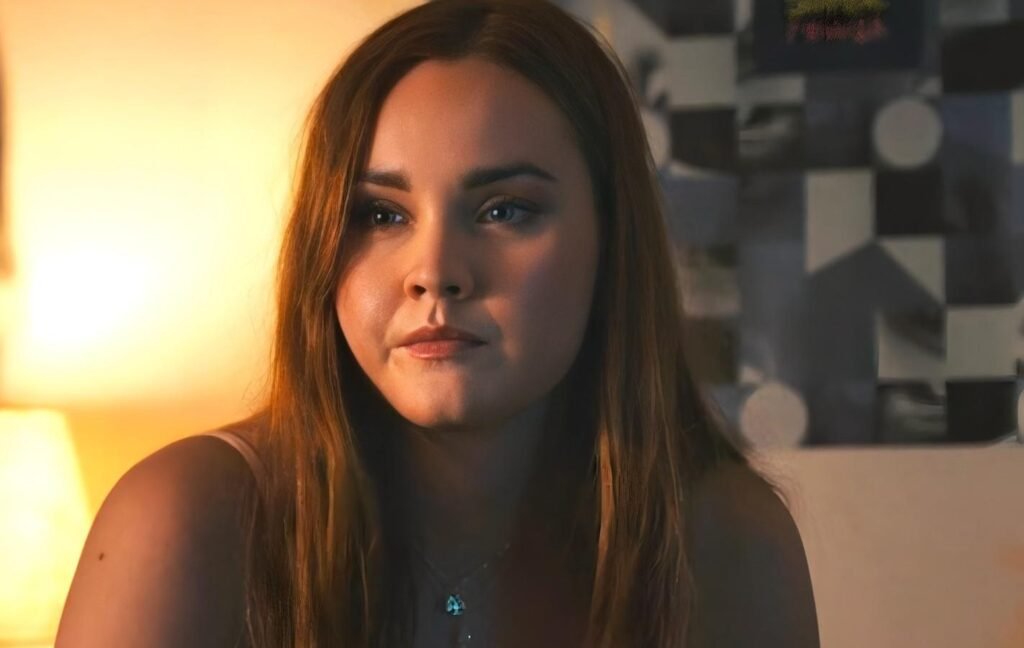 Liana Liberato as Quinn Bailey